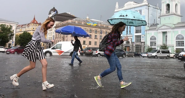 Украину ждут дожди, грозы и туман при летней жаре