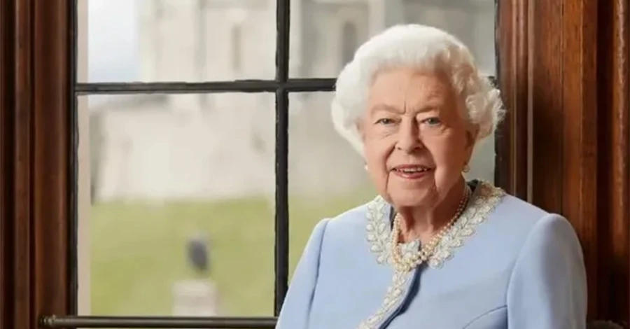 Британский королевский двор представил новый портрет Елизаветы II