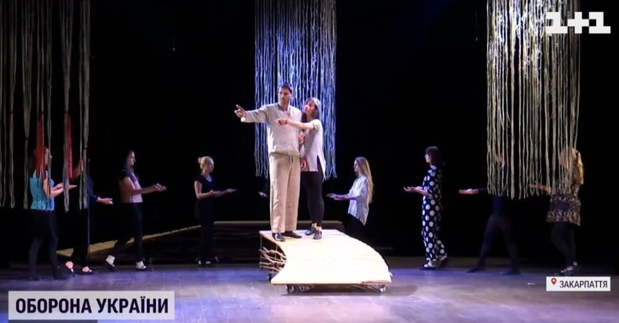 Актеры мариупольского драмтеатра вернулись к работе в Ужгороде