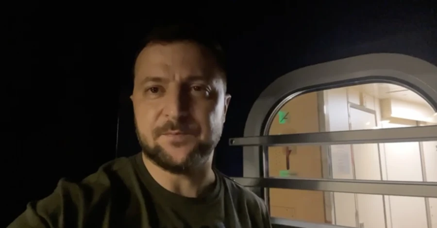 Зеленский записал ночное обращение из вагона поезда 