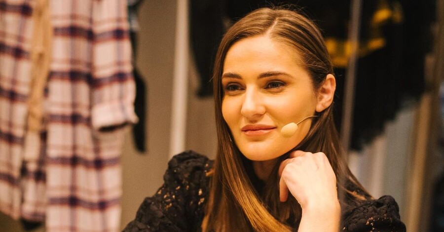 Олар қызды орамалмен байлады