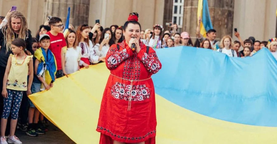 Аlyona alyona на Марше Матерей в Чехии исполнила 