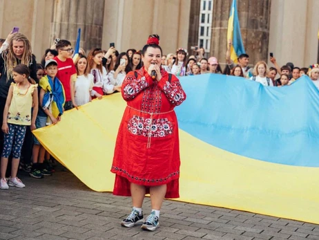 Аlyona alyona на Марші Матерів у Чехії виконала 