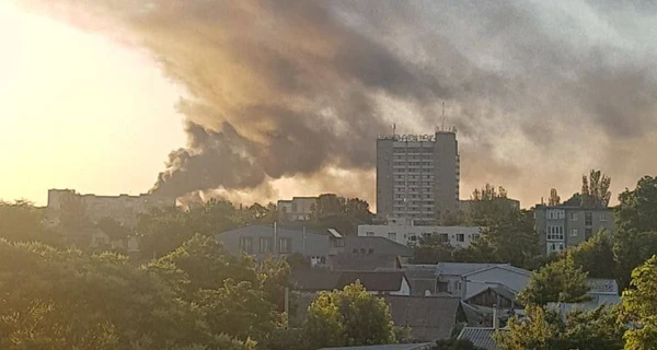 ЗМІ: У Бердянську прогриміли вибухи, горить електрична підстанція