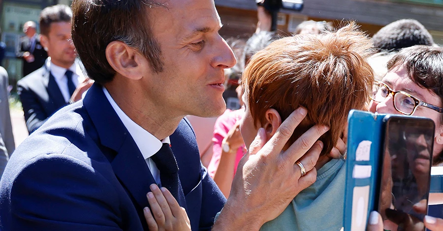 Выборы во Франции: В первом туре победила партия Макрона