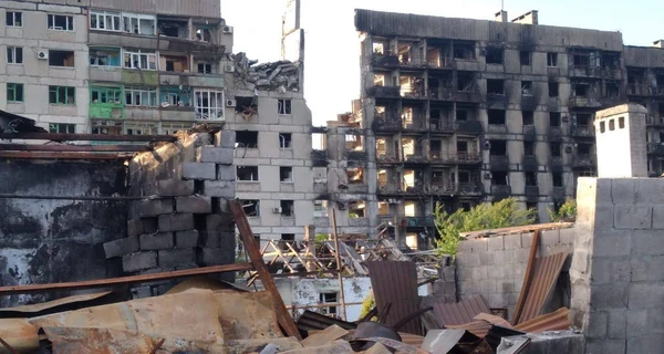 У Маріуполі росіяни зносять житло без компенсацій та торгують гуманітаркою