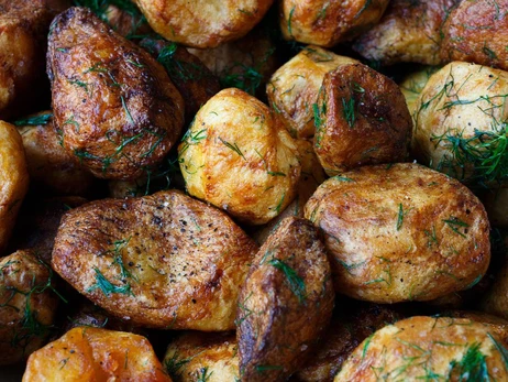Блюда из молодого картофеля: запеченный в духовке, в сладкой глазури и драники