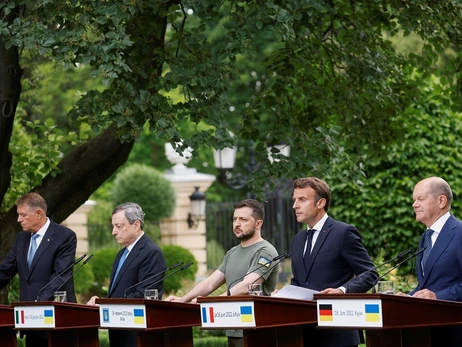 Зеленский рассказал о реакции Макрона и Шольца на воздушную тревогу во время визита в Киев