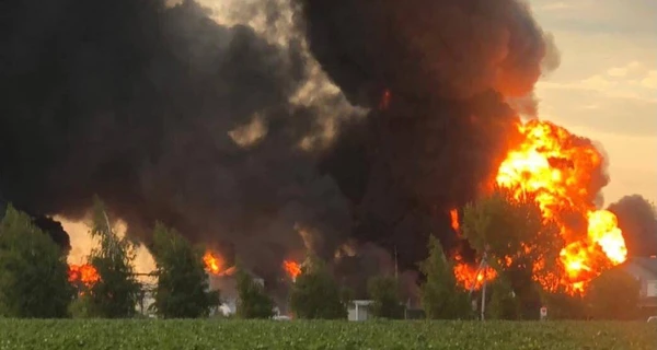 На Дніпропетровщині росіяни завдали ракетного удару по нафтобазі, є постраждалі