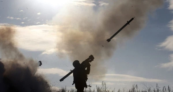 Війська РФ атакують українські регіони, в районі Зміїного - вибухи