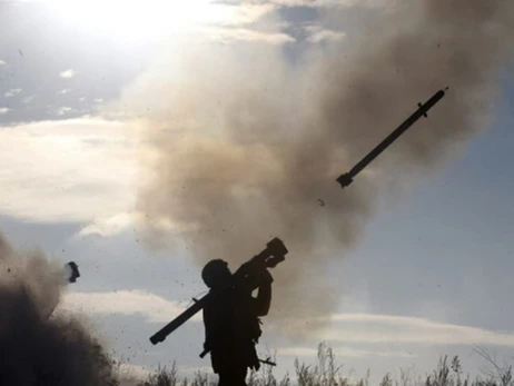 Війська РФ атакують українські регіони, в районі Зміїного - вибухи
