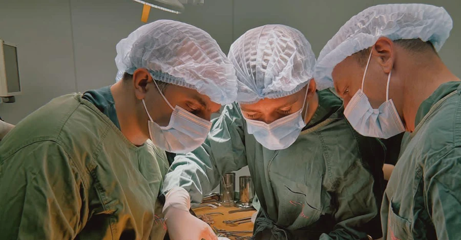 В Институте сердца впервые провели семейную трансплантацию: Мать отдала сыну почку 