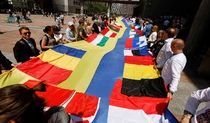 30-метровый флаг перед зданием Европарламента
