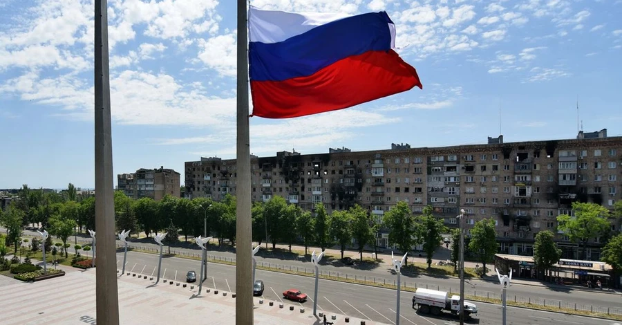В Мариуполе россияне начали строительство медицинского центра с огромным моргом