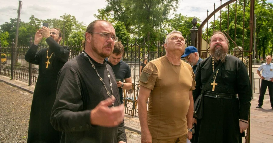 В Мариуполе делегация Московского патриархата устраивает молебны