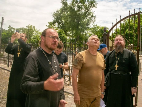 До Маріуполя приїхала делегація Московського патріархату, влаштовують молебні