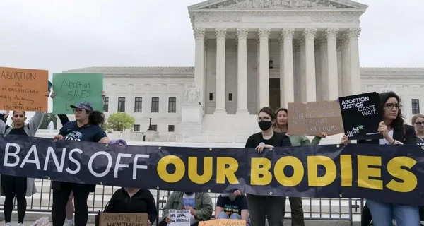 В США отменили конституционное право женщин на аборты, которое действовало 50 лет