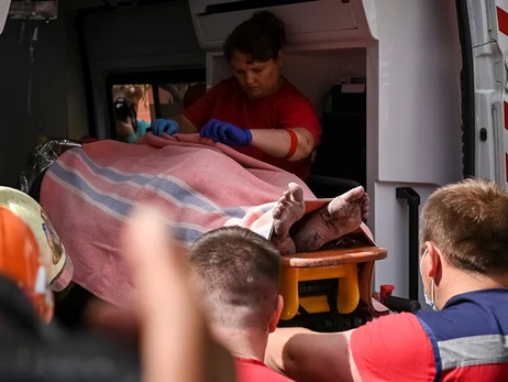 Друзья семьи, пострадавшей от ракетного удара в Киеве, просят о помощи