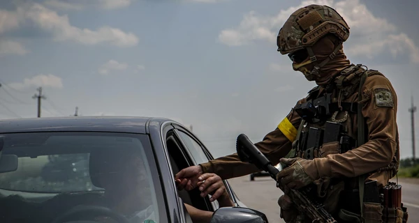 На кордоні з Угорщиною утворилися кілометрові черги з 