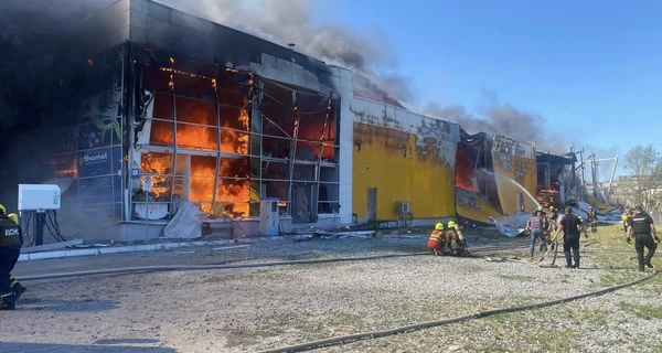 Росія випустила ракету по ТЦ у Кременчуці, де було понад тисячу цивільних