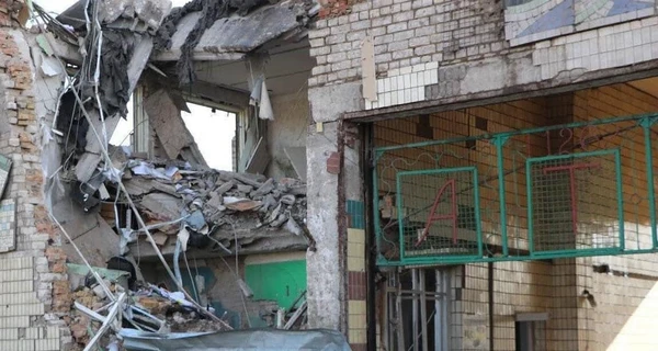 У Дніпрі під завалами розбомбленої російською ракетою СТО  знайшли тіла загиблих