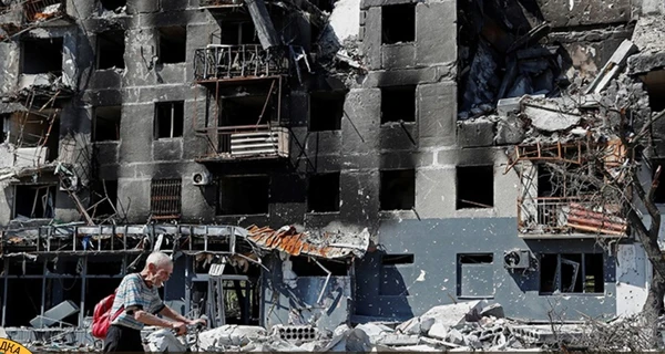 Російські солдати збирають особисті дані мешканців Маріуполя та вербують евакуйованих