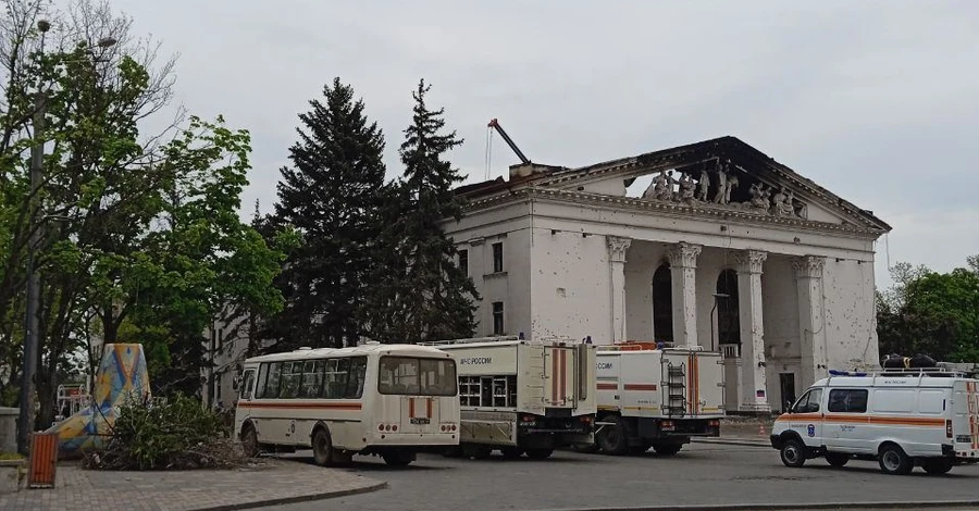 Розслідування: Росіяни навмисно обстріляли театр у Маріуполі, знаючи, що там люди
