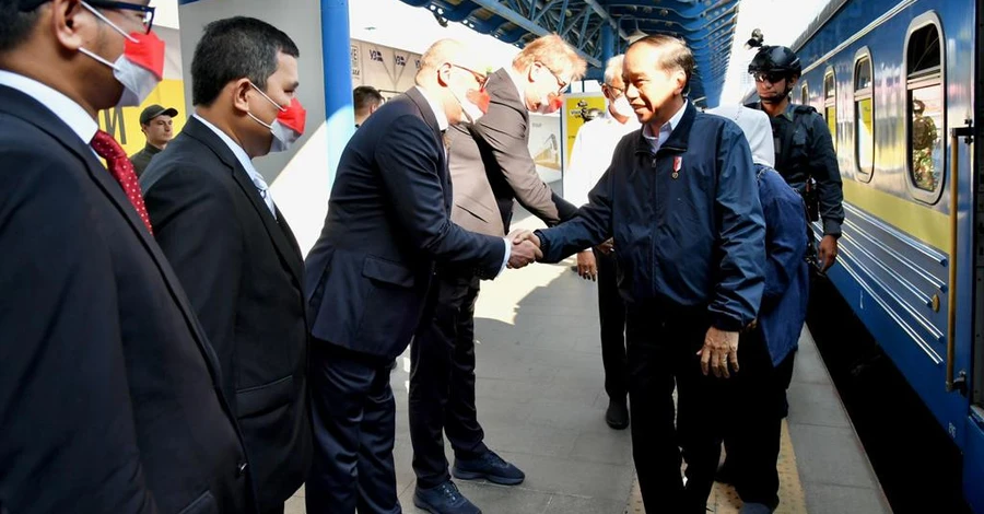 Президент Индонезии уже в Киеве. Едет в Ирпень