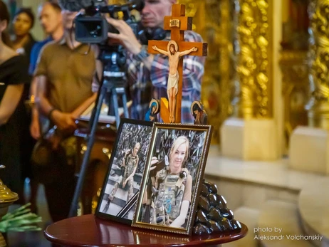 В Киеве похоронили медика “Австрийку”, которая погибла на фронте в ДТП