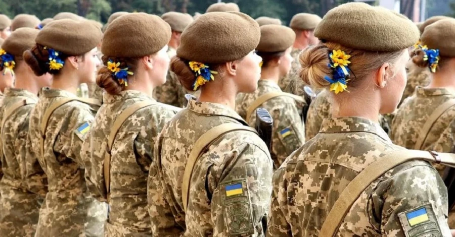 У РНБО спростували, що українкам вручають повістки у військкомат