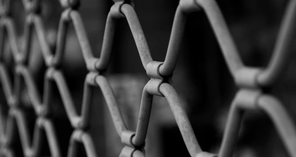 Росіяни тримають у в'язницях понад 10 тисяч маріупольців