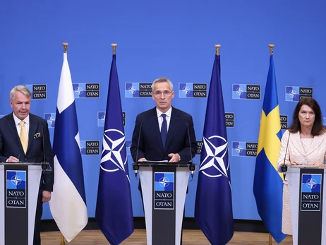 За шаг до членства: Финляндия и Швеции подписали протоколы о вступлении в НАТО 