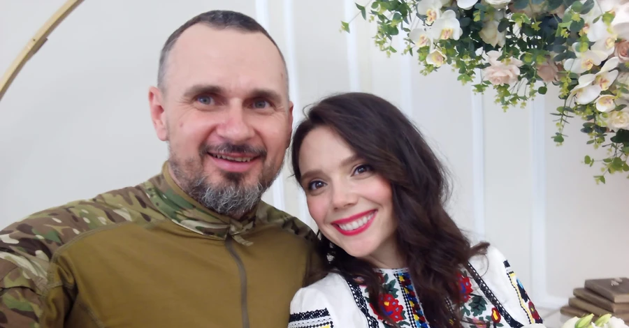Олег Сенцов женился второй раз - невеста в вышиванке, жених в камуфляже