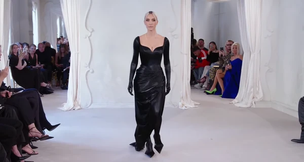 Ким Кардашьян дебютировала в качестве модели на показе Balenciaga