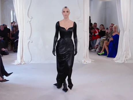 Кім Кардаш'ян дебютувала як модель на показі Balenciaga