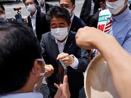 У Японії вчинено замах на екс-прем'єр-міністра Сіндзо Абе