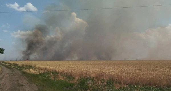 Обстріли Миколаївщини: пошкоджено залізничні станції, будинки, горіли поля та ліс
