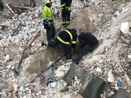 В Часовом Яру из-под завалов извлекли тело ребенка. Погибших уже 35