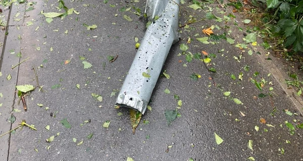 РФ знов ударила по Харкову, ракети попали між будівлями 