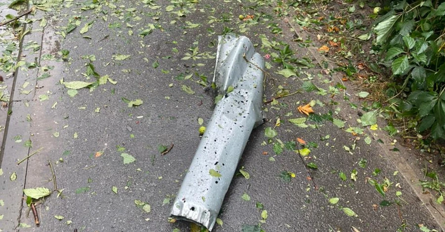 РФ снова ударила по Харькову, ракеты попали между зданиями