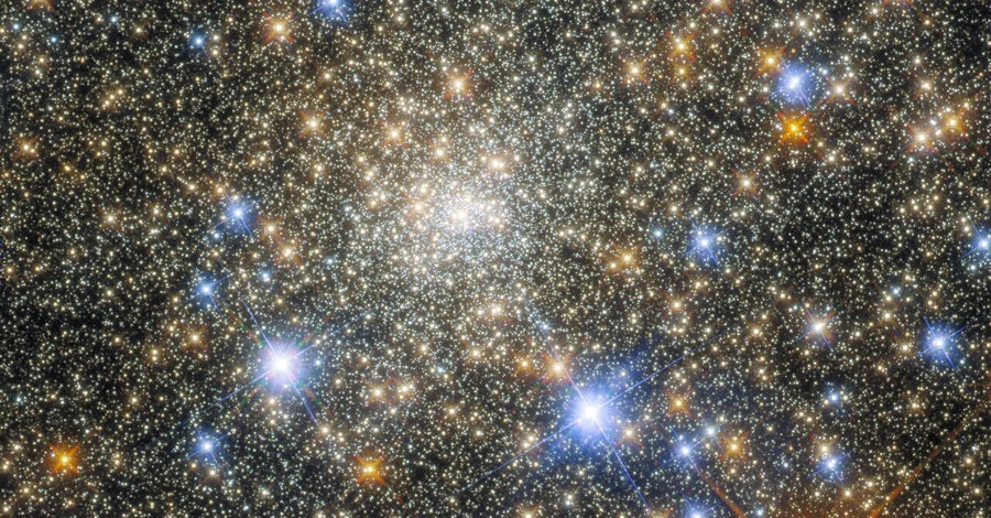 Hubble показал тысячи звезд в шаровом скоплении созвездия Скорпиона 