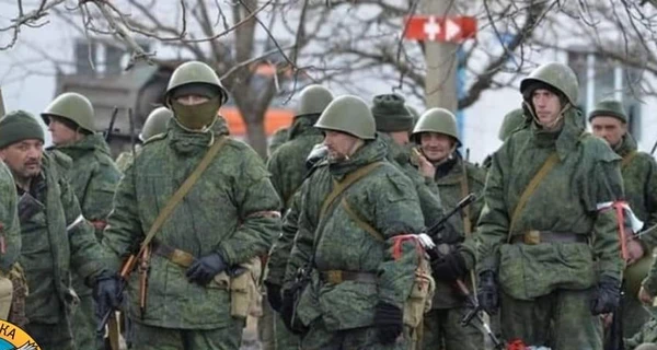 У Генічеську російські солдати ламають руки місцевим рибалкам