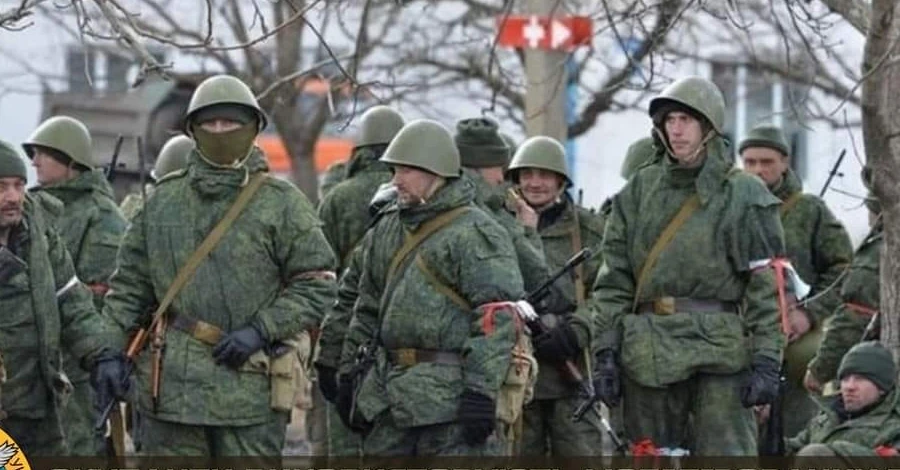 У Генічеську російські солдати ламають руки місцевим рибалкам