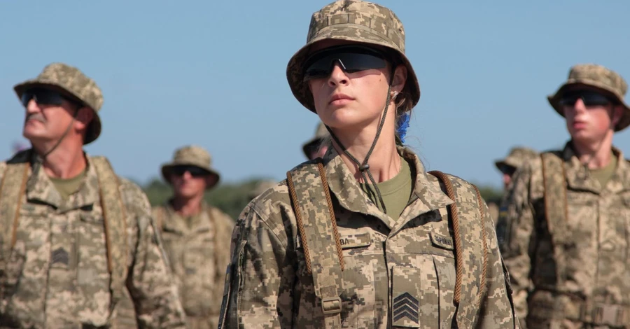 Генштаб: Жінок братимуть на військовий облік лише за їхньою згодою 