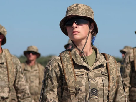 Генштаб: Брать на воинский учет женщин будут только с их согласия