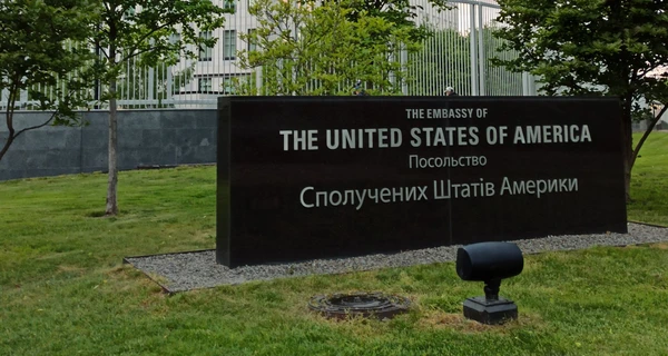 Посольство США снова попросило своих граждан немедленно покинуть Украину