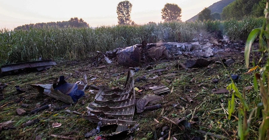Крушение самолета Ан-12 в Греции: В МИД подтвердили гибель 8 украинцев