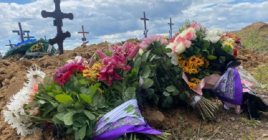 Українці попрощалися з 4-річною Лізою, яка стала жертвою російської атаки у Вінниці