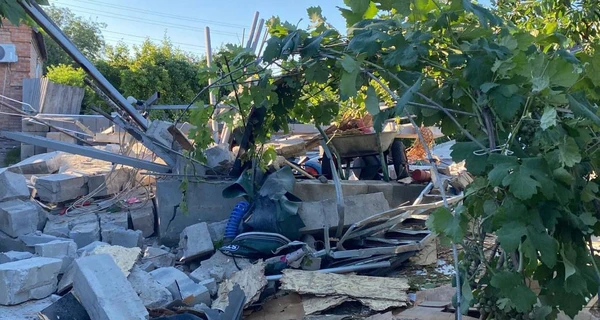 Росіяни за ніч випустили понад 60 снарядів по житлових кварталах у Нікополі