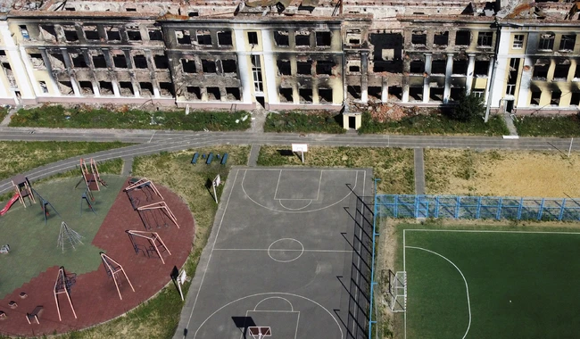 Обстрелянная школа в Харькове